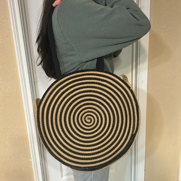 Round bag from universal thread, EUC - Picture 2 of 6